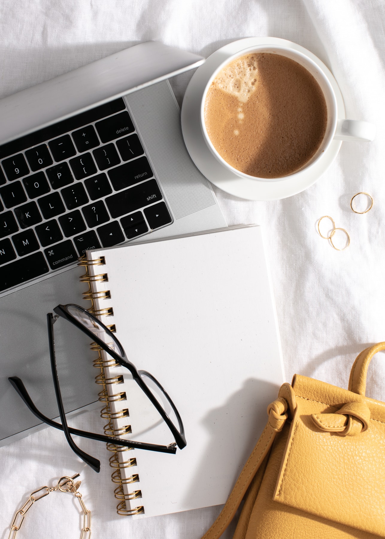 computer to research the cost to start a blog